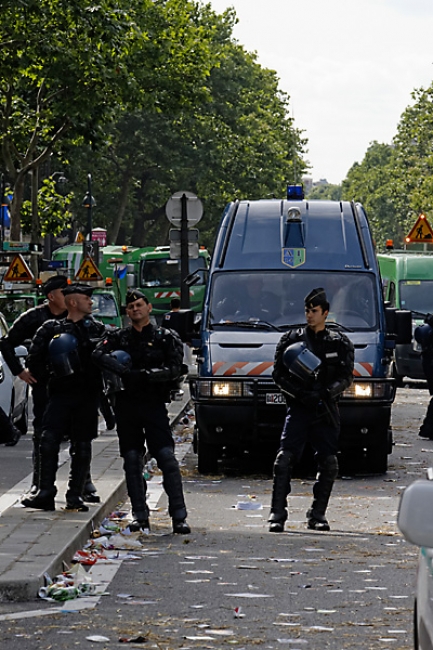 Gay pride Paris JUN13-280